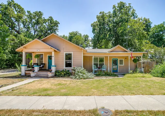Photo 1 of Single family home for sale at 515 W Bridge St, Weatherford, TX 76086 | MLS# 21360408 | Listing updated on 2026-09-20