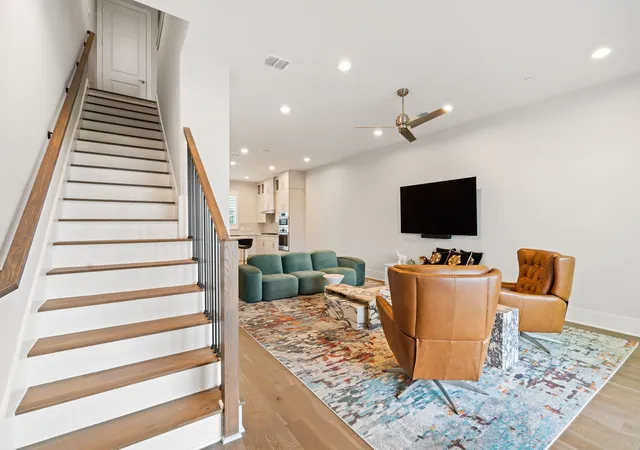 Photo 3 of Townhouse for sale at 381 E Greenbriar Ln #1603, Dallas, TX 75203 | MLS# 21363470 | Listing updated on 2026-08-25