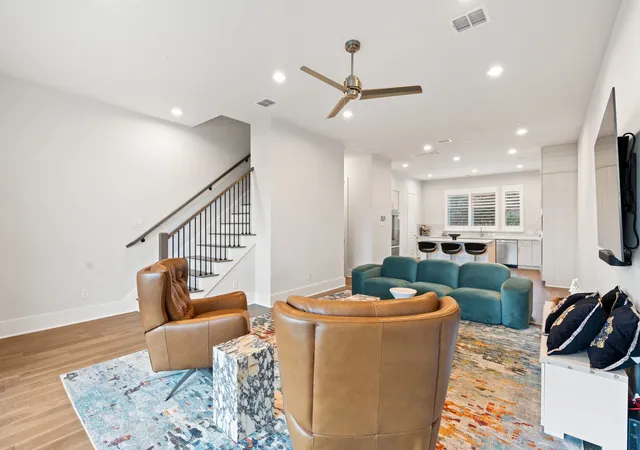 Photo 4 of Townhouse for sale at 381 E Greenbriar Ln #1603, Dallas, TX 75203 | MLS# 21363470 | Listing updated on 2026-08-25