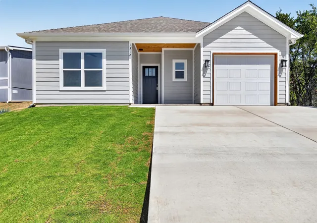 Photo 2 of Single family home for sale at 1312 Phoenix Ct, Granbury, TX 76048 | MLS# 21363264 | Listing updated on 2026-10-08