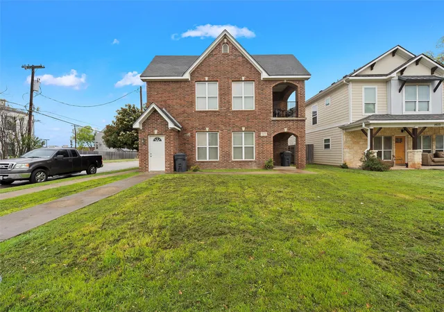 Photo 2 of Multi family home for sale at 1425 James Ave, Waco, TX 76706 | MLS# 21360543 | Listing updated on 2026-08-19