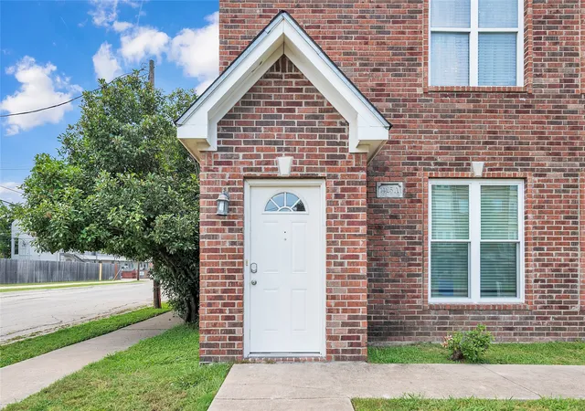 Photo 3 of Multi family home for sale at 1425 James Ave, Waco, TX 76706 | MLS# 21360543 | Listing updated on 2026-08-19