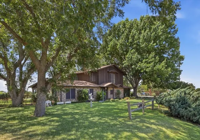 Photo 4 of Single family home for sale at 6221 Hwy 8, Desdemona, TX 76445 | MLS# 21363501 | Listing updated on 2026-10-01