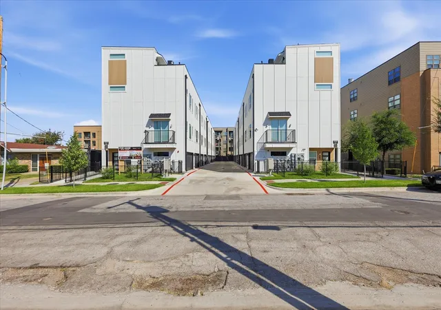 Photo 3 of Townhouse for sale at 4315 San Jacinto St #302, Dallas, TX 75204 | MLS# 21363500 | Listing updated on 2026-08-19