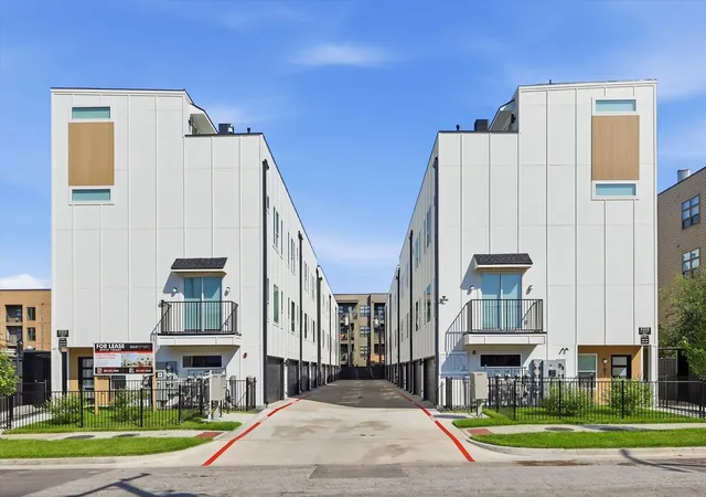 Photo 4 of Townhouse for sale at 4315 San Jacinto St #302, Dallas, TX 75204 | MLS# 21363500 | Listing updated on 2026-08-19