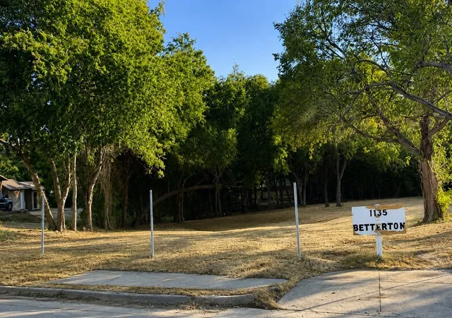 Photo 1 of Land for sale at 1135 Betterton Cir, Dallas, TX 75203 | MLS# 21363529 | Listing updated on 2026-08-20