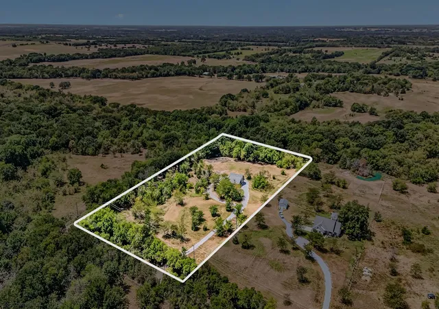 Photo 3 of Single family home for sale at 1530 County Road 3925, Wolfe City, TX 75496 | MLS# 21360924 | Listing updated on 2026-09-21