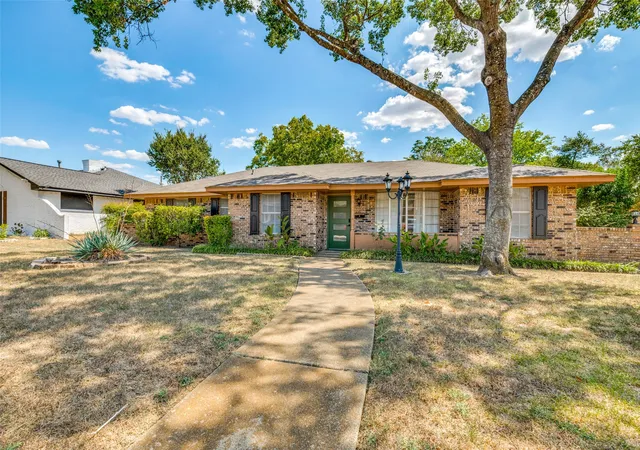 Photo 2 of Single family home for sale at 948 Briarcove Pl, Lancaster, TX 75146 | MLS# 21362911 | Listing updated on 2026-10-07