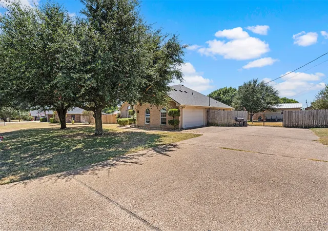 Photo 3 of Single family home for sale at 643 Woodard Ln, Bruceville, TX 76630 | MLS# 21363032 | Listing updated on 2026-09-06