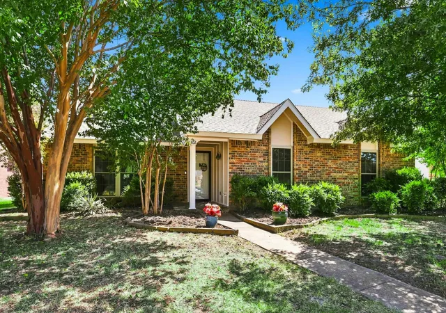 Photo 1 of Sale Pending at 1302 Rivercrest Blvd, Allen, TX 75002 | MLS# 21359541 | Listing updated on 2026-08-29