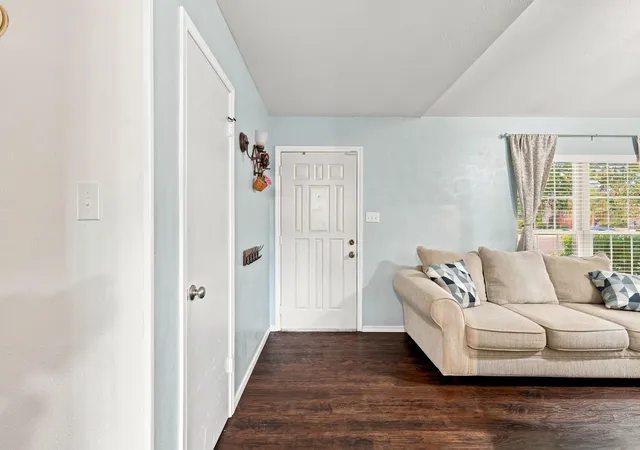 Photo 3 of Sale Pending at 1302 Rivercrest Blvd, Allen, TX 75002 | MLS# 21359541 | Listing updated on 2026-08-29