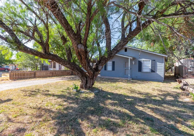 Photo 2 of Sale Pending at 3126 S 4th St, Abilene, TX 79605 | MLS# 21350345 | Listing updated on 2026-09-27