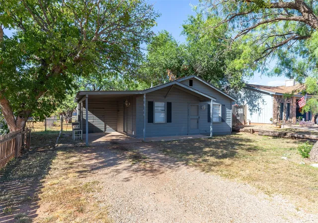 Photo 3 of Sale Pending at 3126 S 4th St, Abilene, TX 79605 | MLS# 21350345 | Listing updated on 2026-09-27