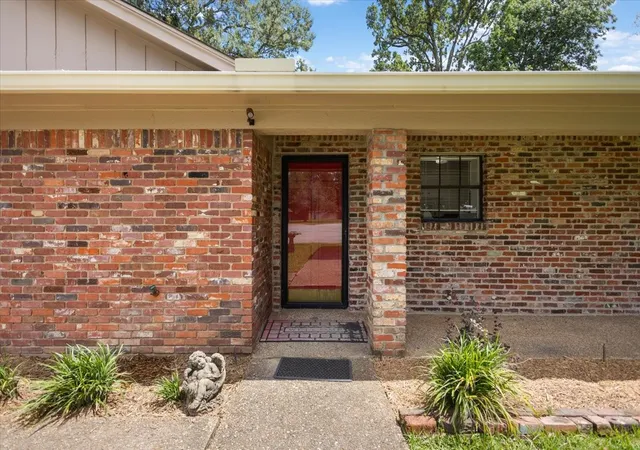 Photo 3 of Single family home for sale at 1100 Foxglove Ln, Tyler, TX 75703 | MLS# 21363563 | Listing updated on 2026-09-28