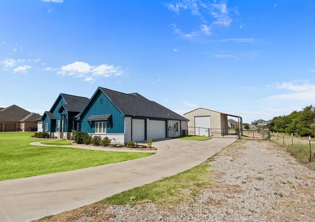Photo 2 of Single family home for sale at 345 Palo Alto Dr, Springtown, TX 76082 | MLS# 21362401 | Listing updated on 2026-10-02