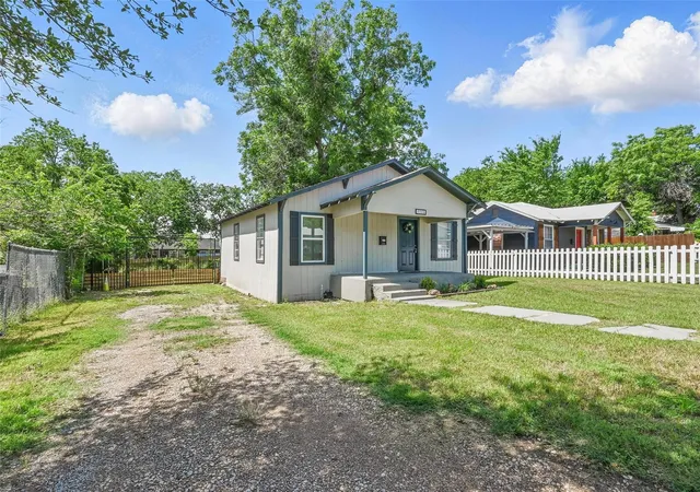 Photo 1 of Single family home for sale at 5511 Fletcher Ave, Fort Worth, TX 76107 | MLS# 21363554 | Listing updated on 2026-08-26