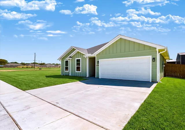Photo 3 of Single family home for sale at 406 Church St, Whitesboro, TX 76273 | MLS# 21363596 | Listing updated on 2026-08-19