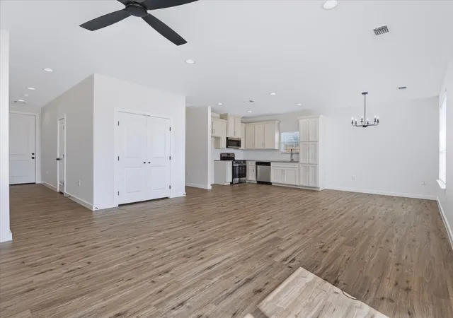 Photo 4 of Single family home for sale at 406 Church St, Whitesboro, TX 76273 | MLS# 21363596 | Listing updated on 2026-08-19