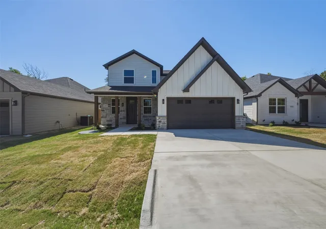 Photo 1 of Single family home for sale at 5557 Mercedes Cir, Granbury, TX 76048 | MLS# 21359520 | Listing updated on 2026-10-07