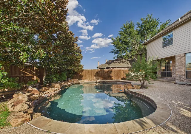Photo 1 of Single family home for sale at 6400 Castle Rock Cir, Mc Kinney, TX 75071 | MLS# 21361096 | Listing updated on 2026-10-02