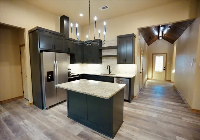 Photo 1 of Single family home for sale at 320 Summit Dr, Mineral Wells, TX 76067 | MLS# 21360681 | Listing updated on 2026-08-19