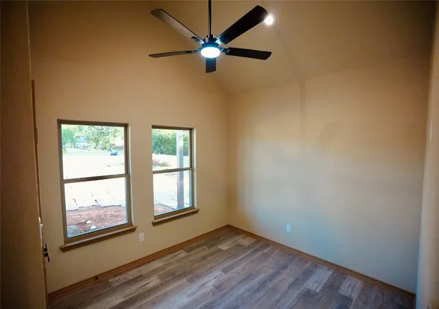 Photo 4 of Single family home for sale at 320 Summit Dr, Mineral Wells, TX 76067 | MLS# 21360681 | Listing updated on 2026-09-23