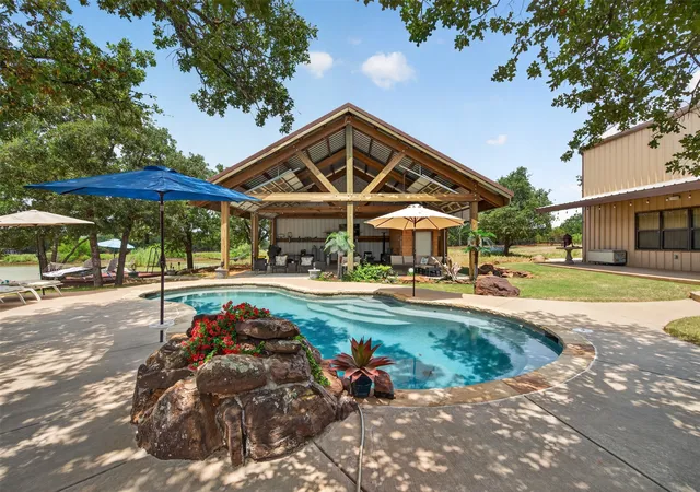 Photo 2 of Single family home for sale at 400 Pumphrey Dr, Loving, TX 76460 | MLS# 21359633 | Listing updated on 2026-08-20