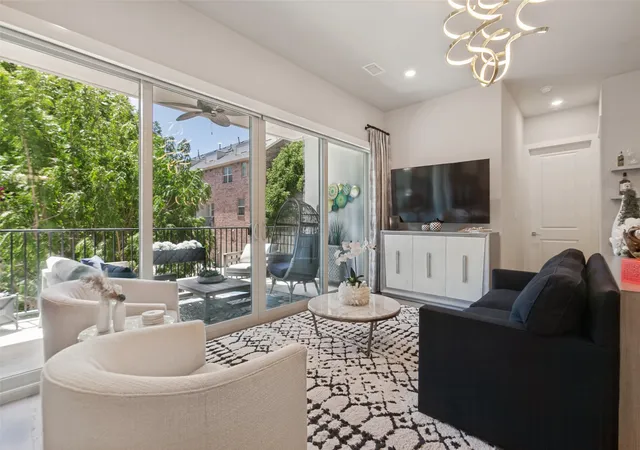 Listing Photo 5 - Condo for sale in building located at 15875 Spectrum Dr, Addison, TX 75001 - Unit #1105