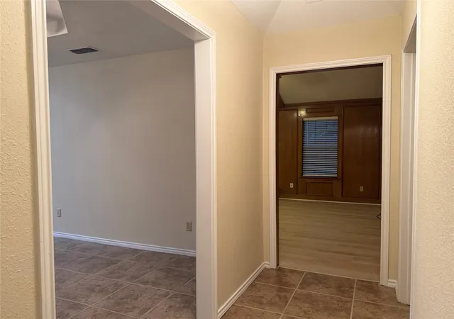 Photo 3 of Single family home for sale at 1058 E Jefferson St, Van Alstyne, TX 75495 | MLS# 21363679 | Listing updated on 2026-08-19