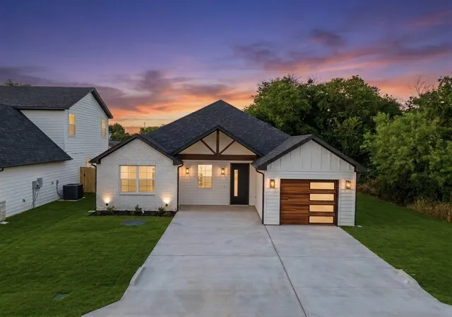 Photo 1 of Single family home for sale at 5555 Mercedes Cir, Granbury, TX 76048 | MLS# 21363322 | Listing updated on 2026-08-29