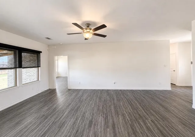 Photo 3 of Sale Pending at 2915 Emma Ln, Mabank, TX 75147 | MLS# 21362608 | Listing updated on 2026-08-27