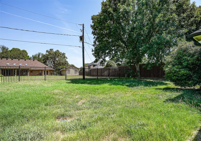 Photo 23 of Single family home for sale at 1123 Shady Oak Trl, Mansfield, TX 76063 | MLS# 21363686 | Listing updated on 2026-10-07
