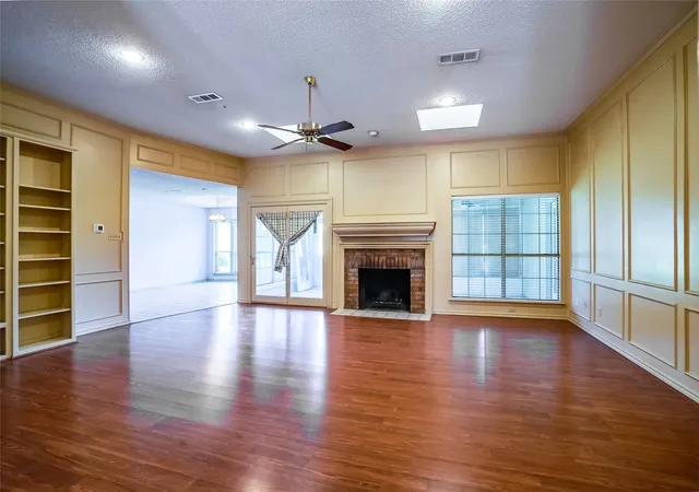 Photo 2 of Single family home for sale at 1123 Shady Oak Trl, Mansfield, TX 76063 | MLS# 21363686 | Listing updated on 2026-10-07