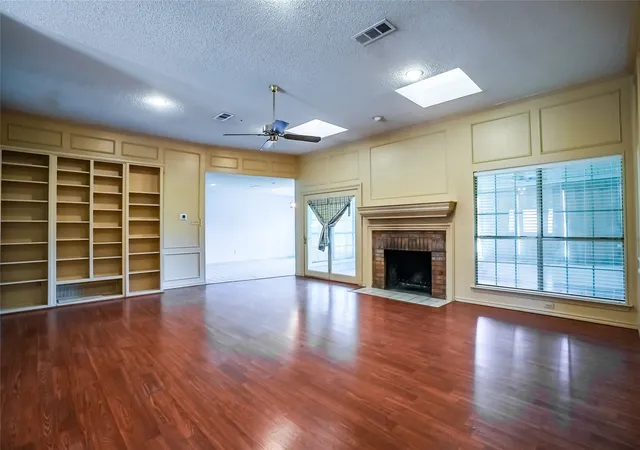 Photo 3 of Single family home for sale at 1123 Shady Oak Trl, Mansfield, TX 76063 | MLS# 21363686 | Listing updated on 2026-10-07