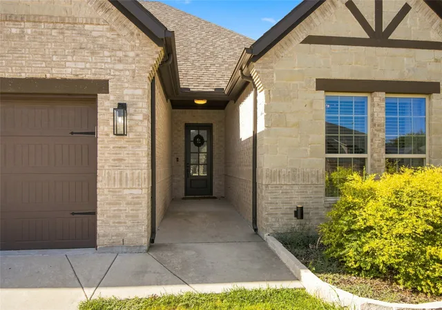 Photo 3 of Single family home for sale at 713 Chaparral Rd, Sanger, TX 76266 | MLS# 21363708 | Listing updated on 2026-08-29
