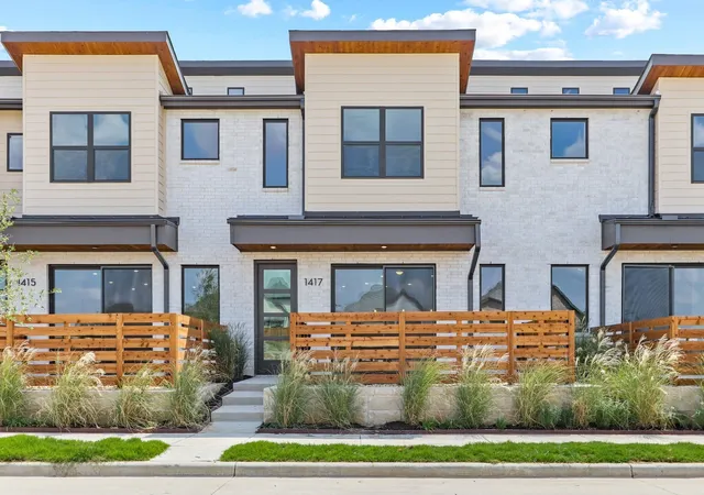 Photo 2 of Townhouse for sale at 1402 Azalea Dr, Melissa, TX 75454 | MLS# 21363741 | Listing updated on 2026-10-05