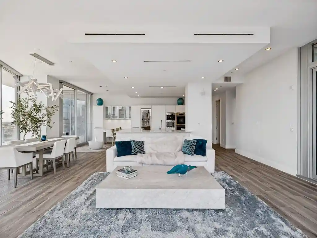 Listing Photo 2 - Condo for sale in Azure  located at 2900 Mckinnon St, Dallas, TX 75201 - Unit #2301