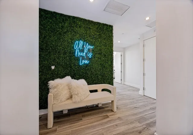 Listing Photo 4 - Condo for sale in Azure located at 2900 Mckinnon St, Dallas, TX 75201 - Unit #2301