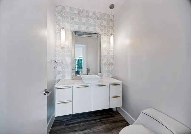 Listing Photo 5 - Condo for sale in Azure located at 2900 Mckinnon St, Dallas, TX 75201 - Unit #2301