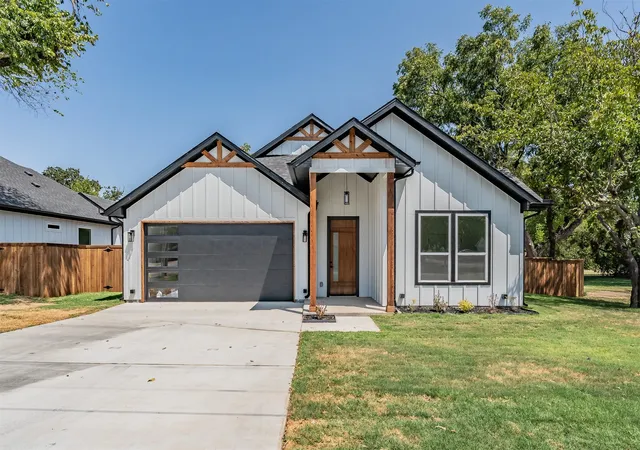 Photo 1 of Sale Pending at 303 Hobbs Ave, Boyd, TX 76023 | MLS# 21363568 | Listing updated on 2026-08-31