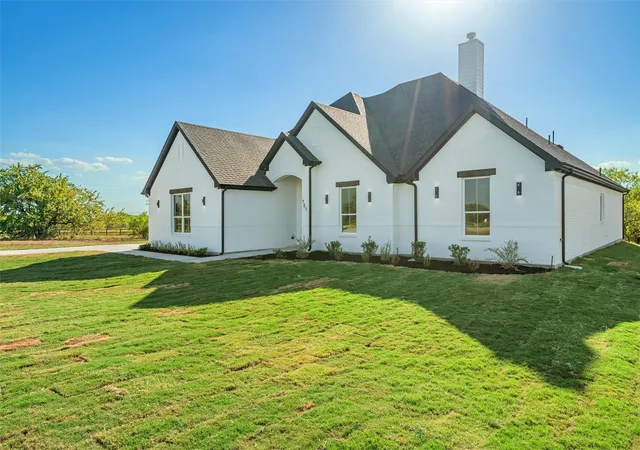 Photo 3 of Single family home for sale at 101 Barefoot Bay, Corsicana, TX 75109 | MLS# 21361443 | Listing updated on 2026-09-22