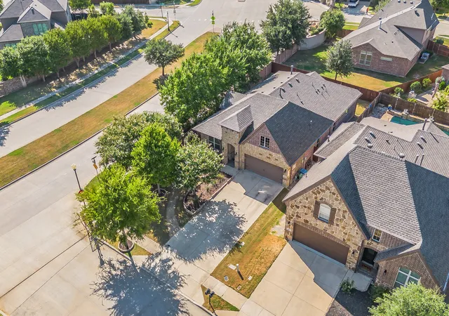Photo 3 of Single family home for sale at 401 Middleton Dr, Roanoke, TX 76262 | MLS# 21361376 | Listing updated on 2026-09-25