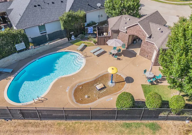 Photo 3 of Single family home for sale at 401 Middleton Dr, Roanoke, TX 76262 | MLS# 21361376 | Listing updated on 2026-09-25