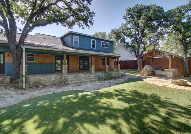 Photo 4 of Single family home for sale at 305 Nw 7Th Ave, Mineral Wells, TX 76067 | MLS# 21341501 | Listing updated on 2026-10-06