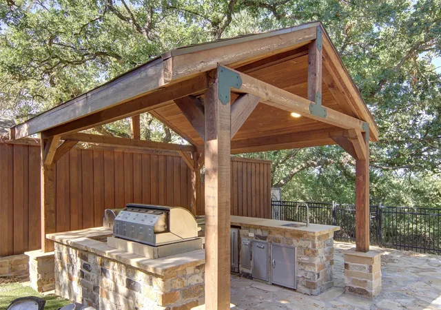 Photo 3 of Single family home for sale at 305 Nw 7th Ave, Mineral Wells, TX 76067 | MLS# 21341501 | Listing updated on 2026-08-19