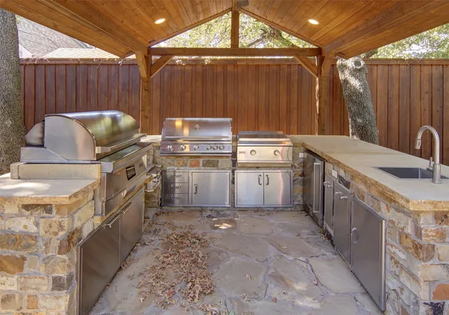 Photo 40 of Single family home for sale at 305 Nw 7Th Ave, Mineral Wells, TX 76067 | MLS# 21341501 | Listing updated on 2026-10-06
