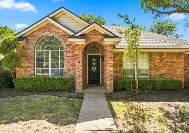 Photo 2 of Sale Pending at 512 Meadowland Dr, Mc Gregor, TX 76657 | MLS# 21363829 | Listing updated on 2026-08-23