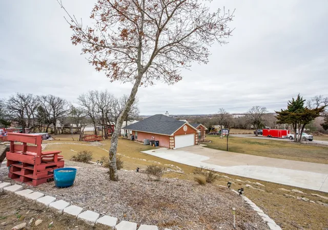 Photo 2 of Single family home for sale at 136 Alyssa Ct, Weatherford, TX 76085 | MLS# 21362531 | Listing updated on 2026-08-19