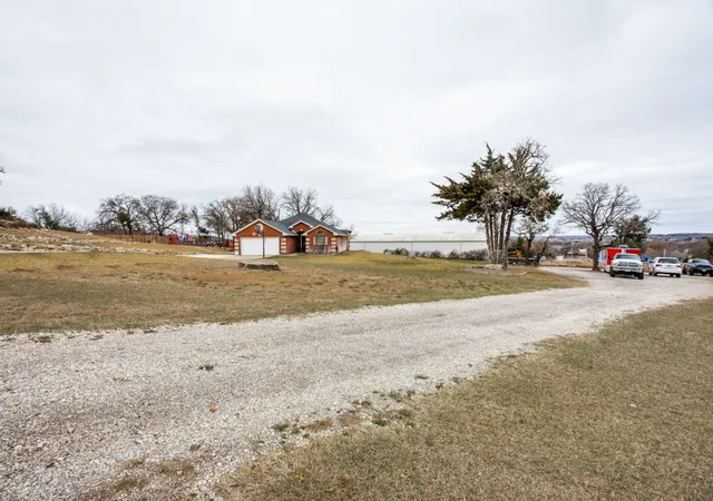 Photo 3 of Single family home for sale at 136 Alyssa Ct, Weatherford, TX 76085 | MLS# 21362531 | Listing updated on 2026-08-19