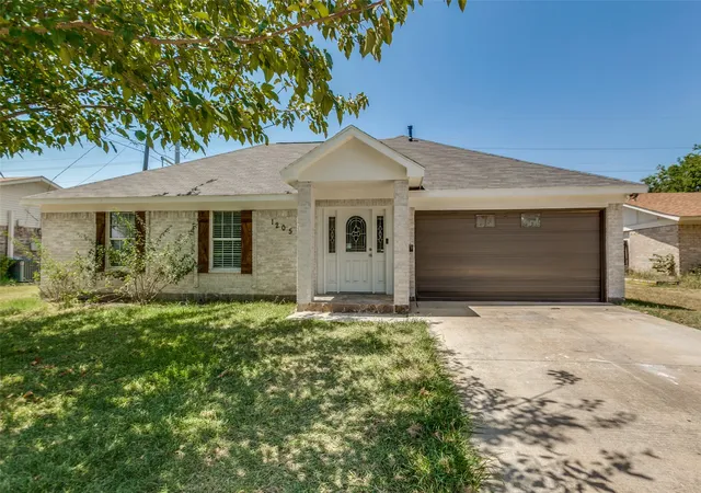 Photo 4 of Single family home for sale at 1205 Briarcove Dr, Richardson, TX 75081 | MLS# 21363859 | Listing updated on 2026-09-25